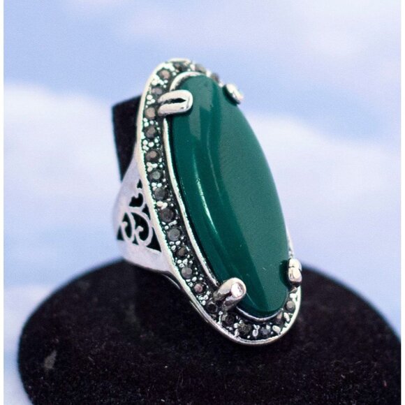 Vintage Victorian Oval Ornate Ring - S22 - Picture 1 of 3